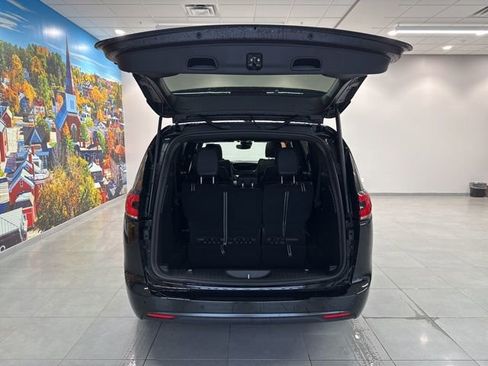 New 2026 Chrysler Pacifica Select w/ S Appearance Package image 41