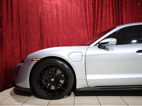 Used 2023 Porsche Taycan GTS image 5