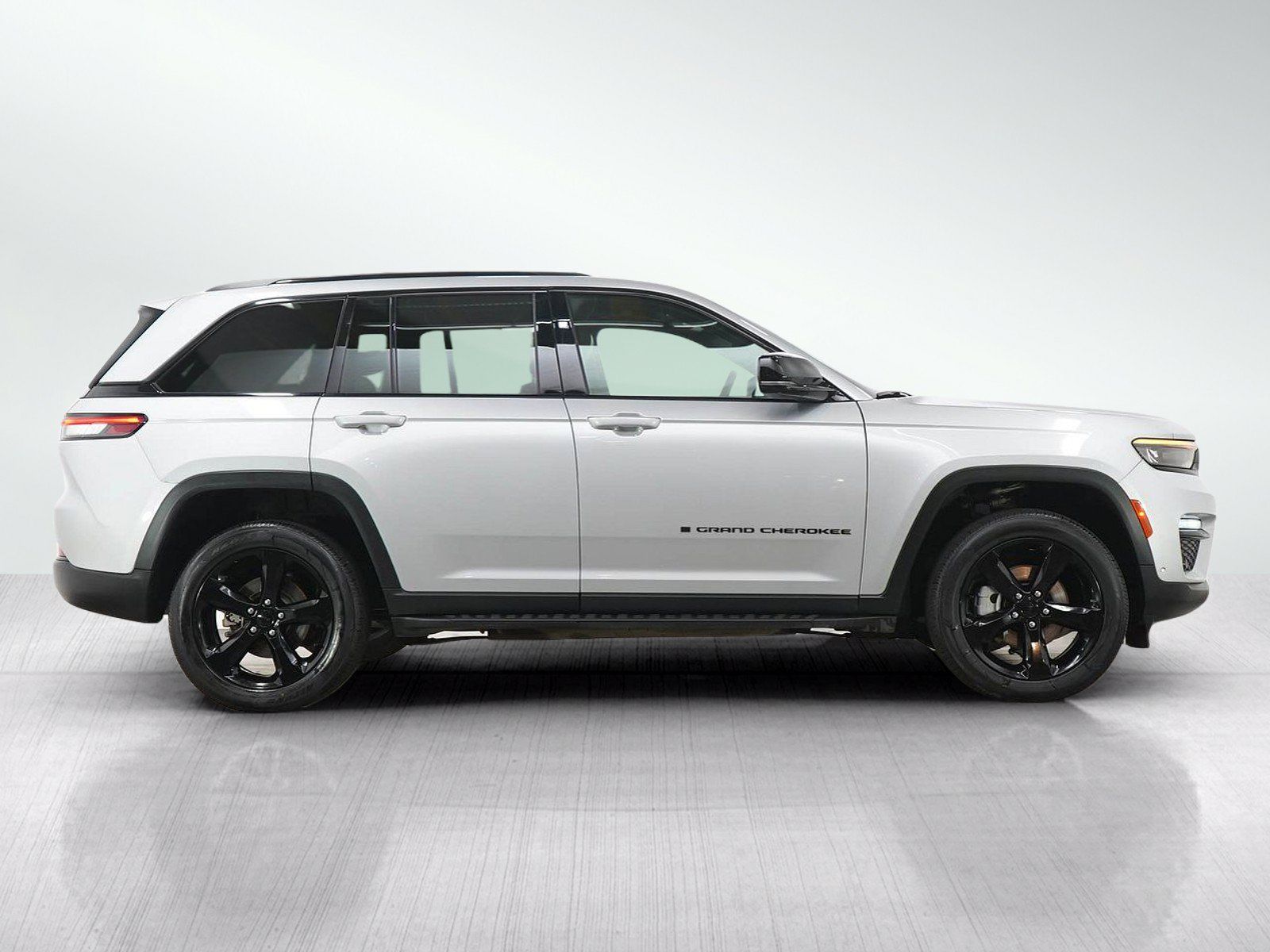 Used 2024 Jeep Grand Cherokee Limited w/ Luxury Tech Group II AWD/4WD image 6