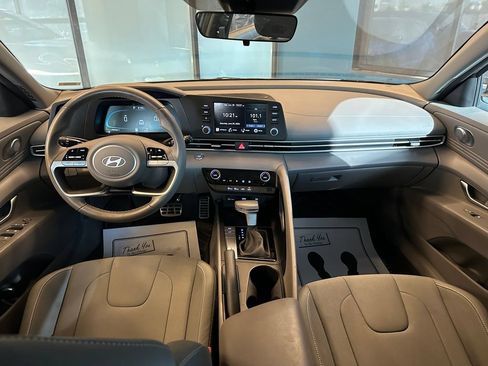 Used 2025 Hyundai Elantra Sport FWD image 9