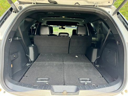 Used 2018 Ford Explorer XLT w/ Equipment Group 202A FWD image 32