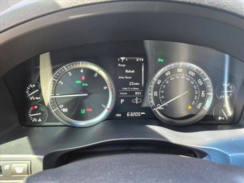 Used 2021 Lexus LX 570 4WD w/ Luxury Package image 12