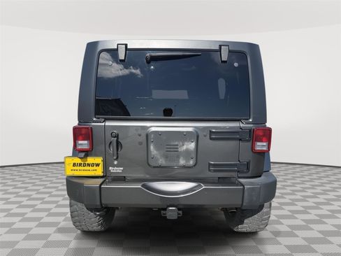 Used 2018 Jeep Wrangler Unlimited Sahara AWD/4WD image 4