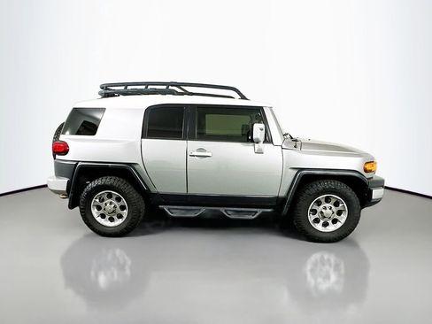 Used 2012 Toyota FJ Cruiser 2WD image 4