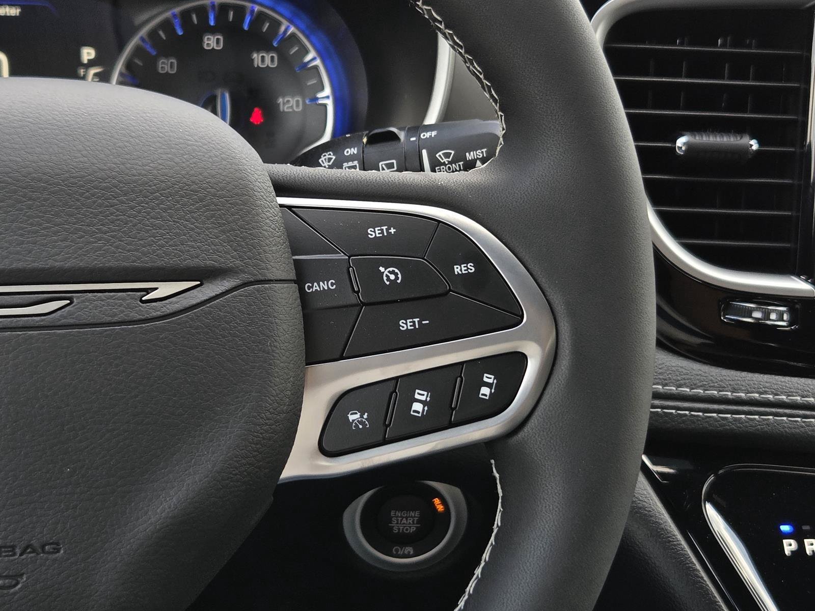 New 2027 Chrysler Pacifica Select FWD image 18