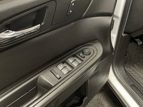 Used 2017 Chevrolet Traverse LT image 26