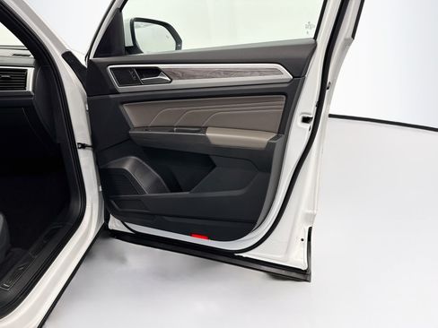 Used 2023 Volkswagen Atlas Cross Sport SE w/ Panoramic Sunroof Package FWD image 35