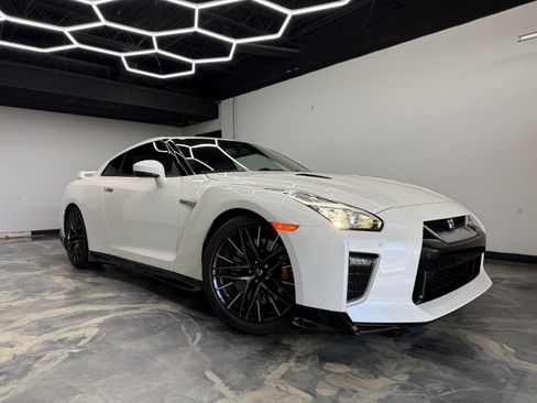 Used 2020 Nissan GT-R Premium AWD/4WD image 6