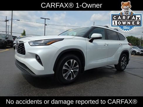 Used 2023 Toyota Highlander XLE AWD/4WD image 3