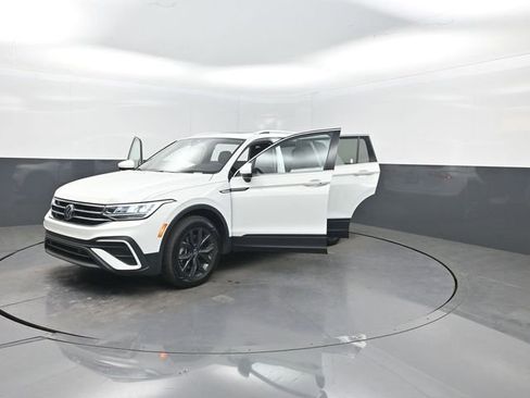 Used 2024 Volkswagen Tiguan SE FWD image 37