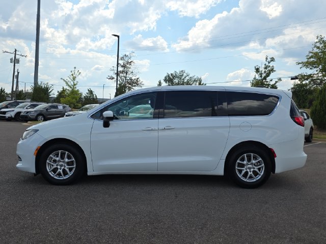 Used 2023 Chrysler Voyager LX FWD image 6
