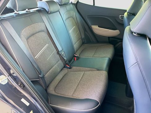 Used 2024 Hyundai Venue Limited FWD image 26