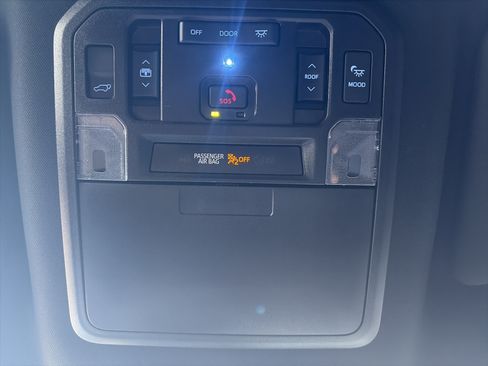 Used 2024 Toyota Sequoia Platinum AWD/4WD image 31