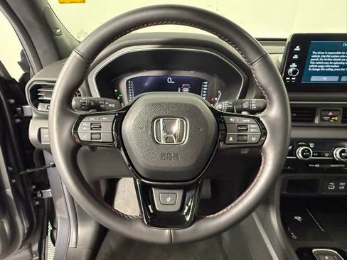 Used 2025 Honda Pilot Black Edition image 17