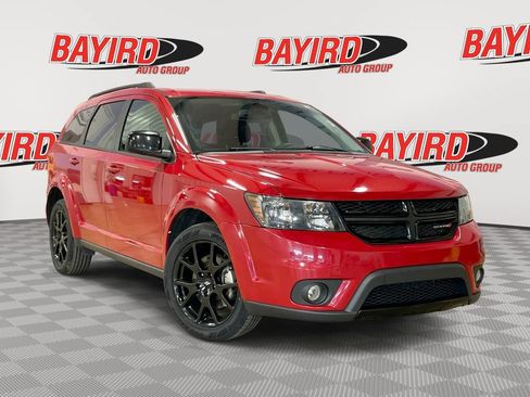 Used 2019 Dodge Journey SE FWD image 1