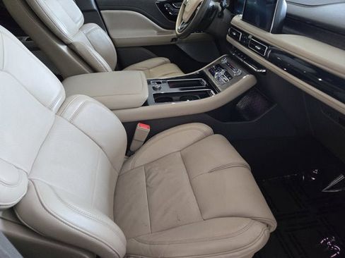Used 2020 Lincoln Aviator Reserve w/ Equipment Group 202A image 4