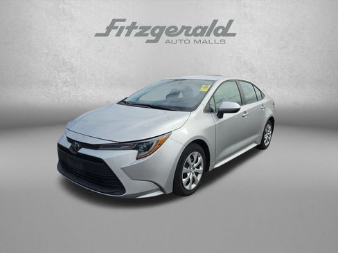 Used 2025 Toyota Corolla LE FWD image 3