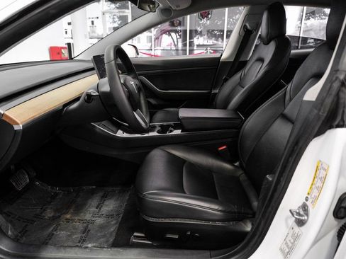 Used 2020 Tesla Model 3 Standard Range Plus image 4