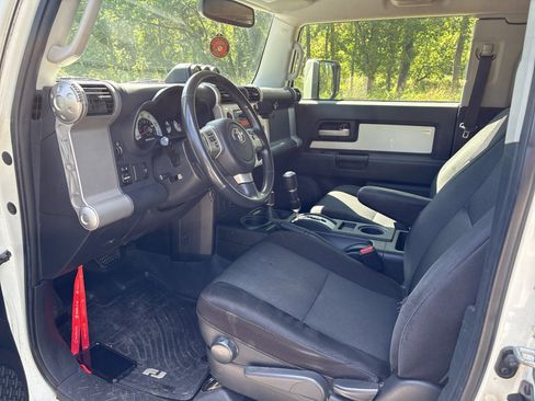 Used 2013 Toyota FJ Cruiser 4WD w/ Upgrade Pkg image 9