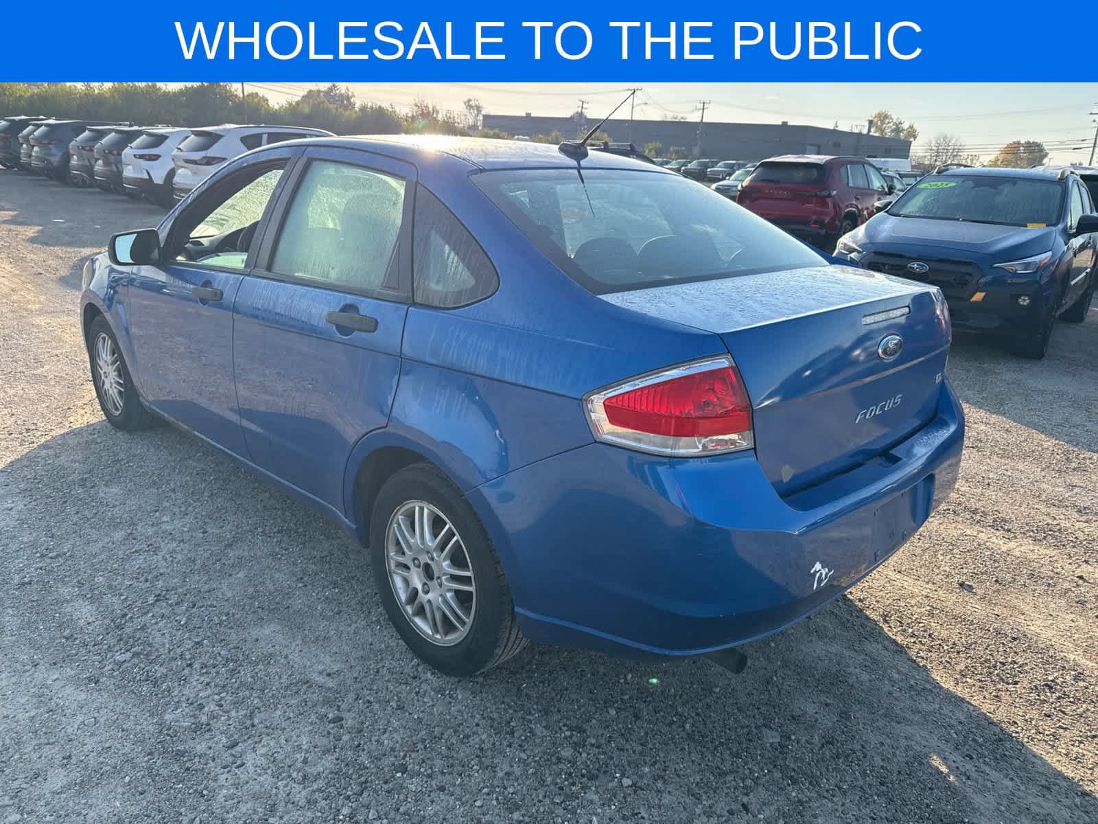 Used 2010 Ford Focus SE FWD image 2