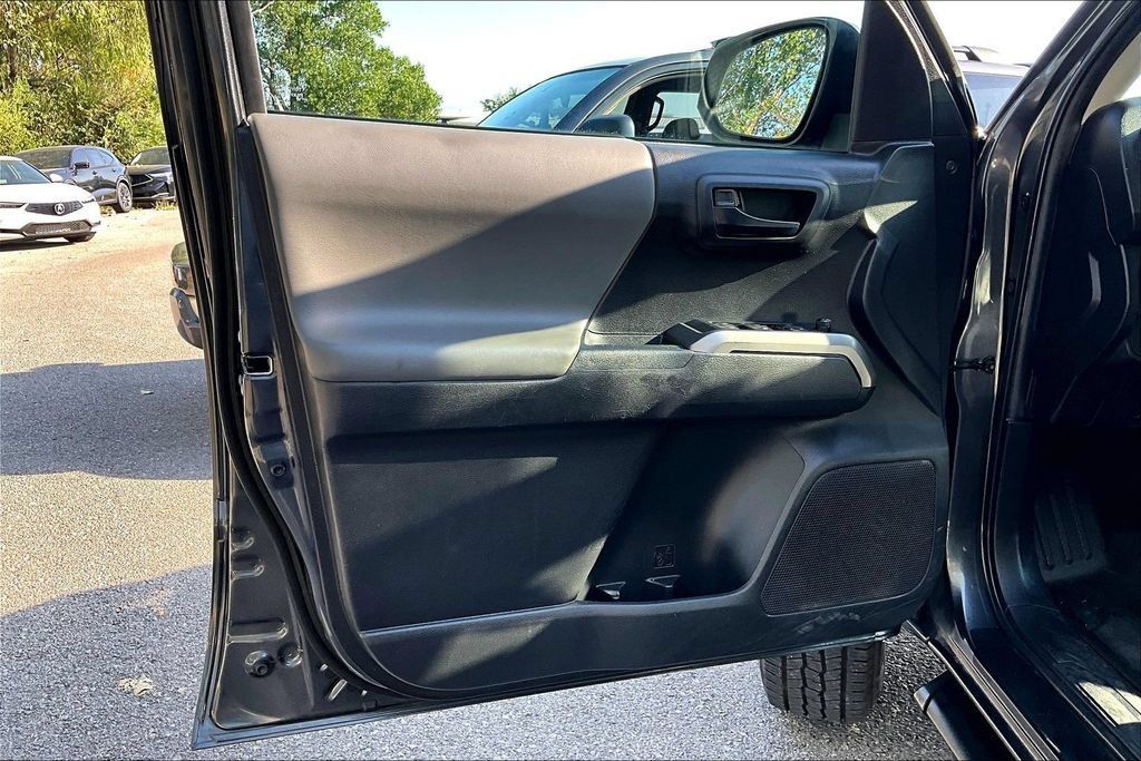 Used 2024 Toyota Tacoma TRD Sport AWD/4WD image 22