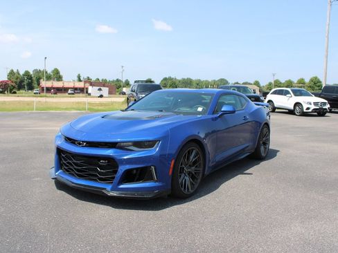 Used 2022 Chevrolet Camaro ZL1 RWD image 4