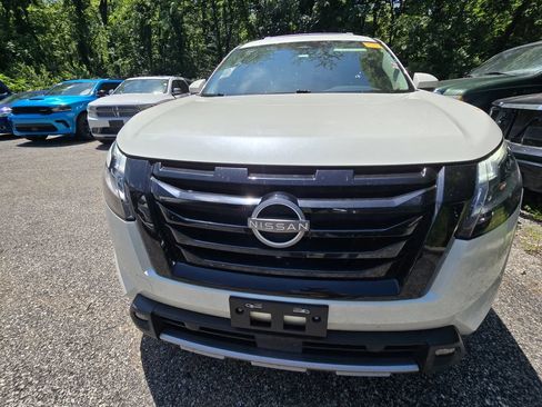 Used 2023 Nissan Pathfinder SL w/ SL Premium Package AWD/4WD image 12