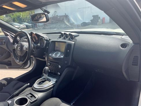 Used 2018 Nissan 370Z w/ Sport Package image 25