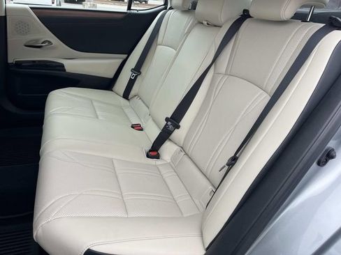 Used 2024 Lexus ES 300h w/ Technology Package image 22