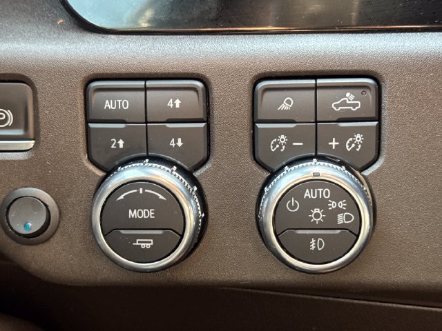 Used 2023 GMC Sierra 1500 SLT w/ SLT Convenience Package AWD/4WD image 30