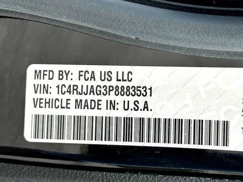 Used 2023 Jeep Grand Cherokee L Laredo RWD image 33