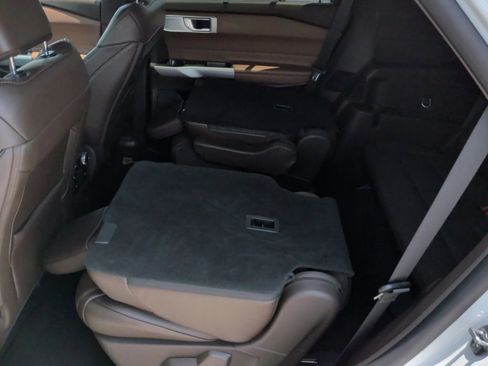 Used 2024 Ford Explorer King Ranch w/ Technology Package RWD image 41