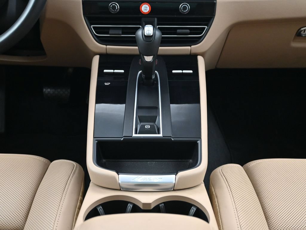 Certified 2023 Porsche Macan AWD/4WD image 10