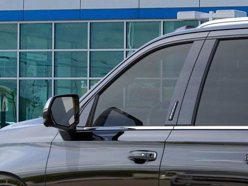 New 2026 Chevrolet Suburban Premier w/ Sun And Tow Package AWD/4WD image 12