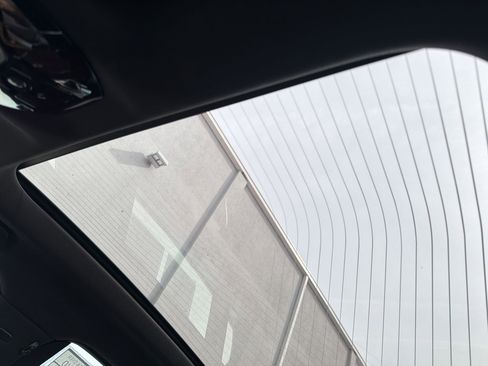 Used 2024 BMW 760i xDrive w/ Executive Package image 16