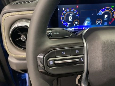 New 2026 Chevrolet Colorado ZR2 w/ Technology Package AWD/4WD image 14