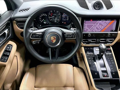 Used 2024 Porsche Macan image 16