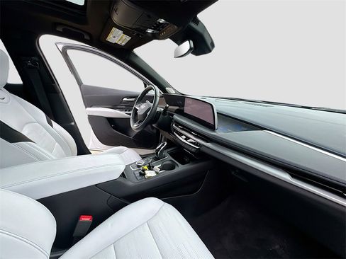 Used 2024 Cadillac XT4 Sport image 28