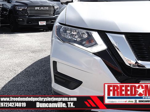 Used 2020 Nissan Rogue SV w/ Premium Package FWD image 43