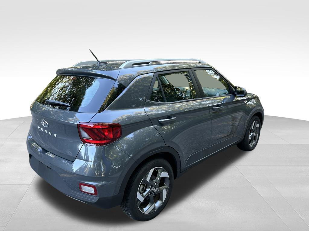 Used 2024 Hyundai Venue SEL FWD image 5