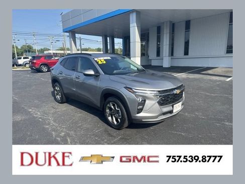 Used 2025 Chevrolet Trax LT w/ Driver Confidence Package FWD image 1