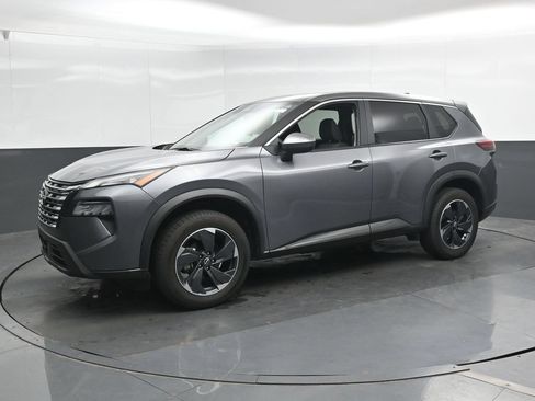 Used 2024 Nissan Rogue SV FWD image 9
