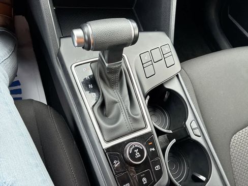 Used 2024 Kia Sportage LX image 12