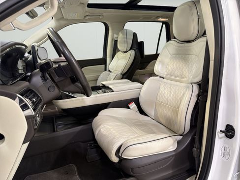 Used 2023 Lincoln Navigator Black Label AWD/4WD image 10