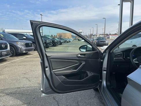 Used 2024 Volkswagen Jetta SE image 17