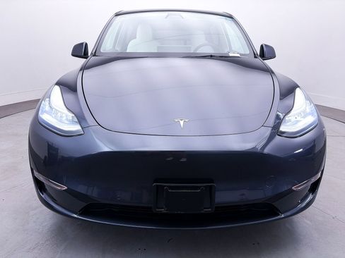 Used 2022 Tesla Model Y Long Range image 10