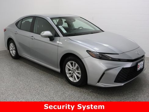 Certified 2025 Toyota Camry LE image 4