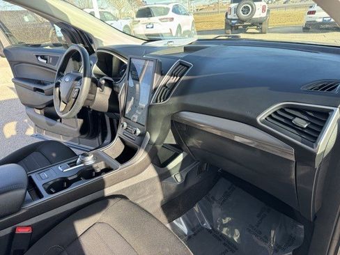 Used 2021 Ford Edge SE image 33