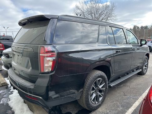 Used 2021 Chevrolet Suburban Z71 image 2