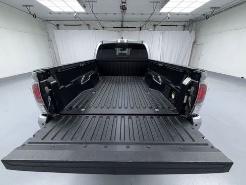 Used 2022 Toyota Tacoma TRD Off-Road w/ Technology Package image 18